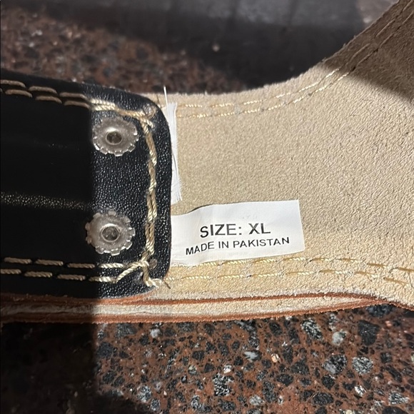 Harbinger Black Leather 6" Padded Weightlifting Belt with Suede Lining XL - 49” - Picture 2 of 5